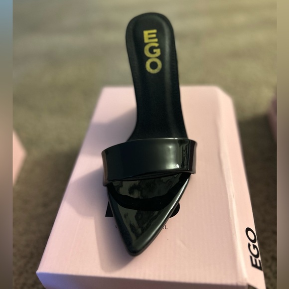 PAPRIKA POINTED PEEP TOE CUT OUT WEDGE HEEL MULE IN BLACK PATENT - Picture 3 of 5